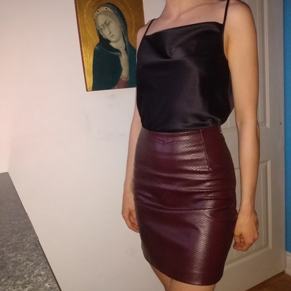 Textured mini skirt dark burgundy - Picture 3 of 3